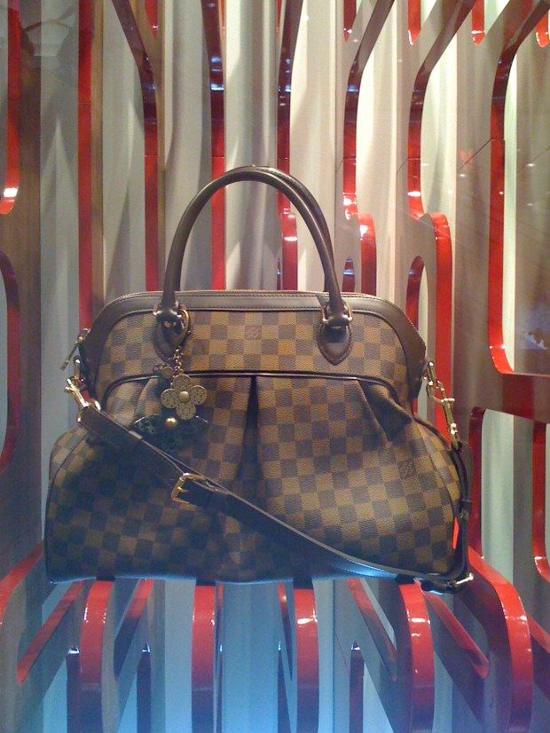 not typically a "louis girl" but this shape with the shoulder strap is right up my alley