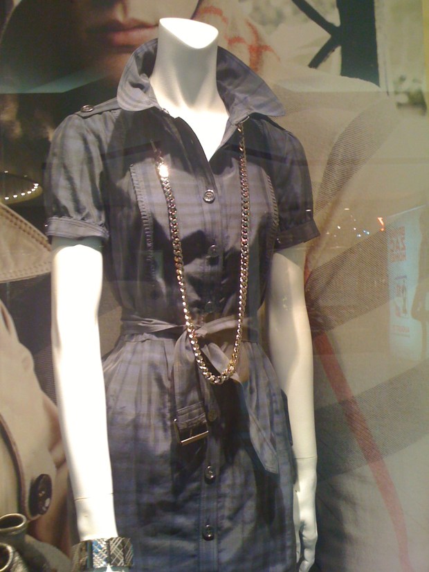 i loove this look...the dress...subtle burberry print